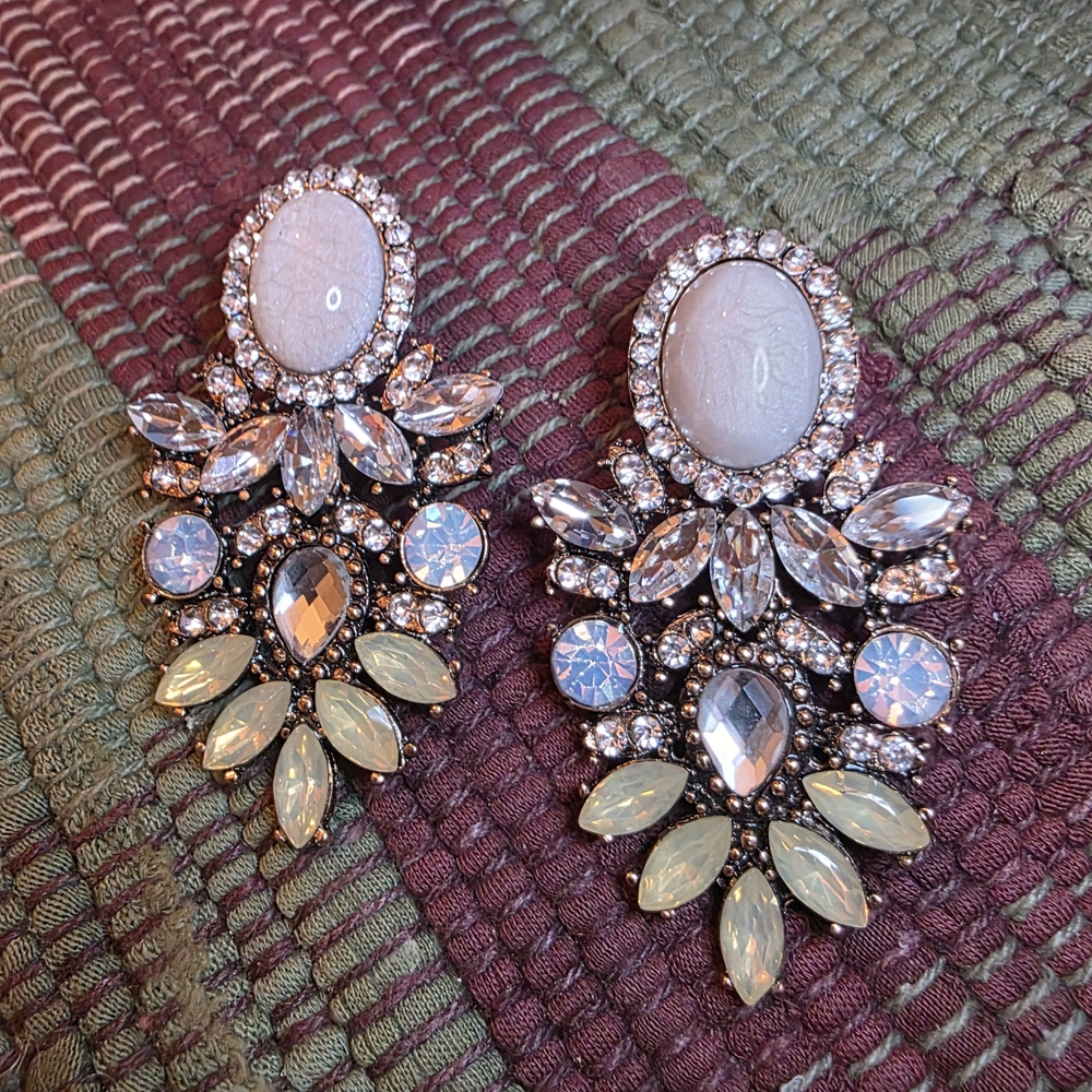 Elegant Crystal Statement Earrings (1155)